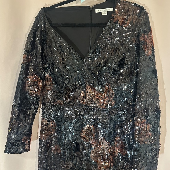 Beautiful Evening/Event Gown - Picture 5 of 10